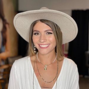 Meet your Posher, Bella